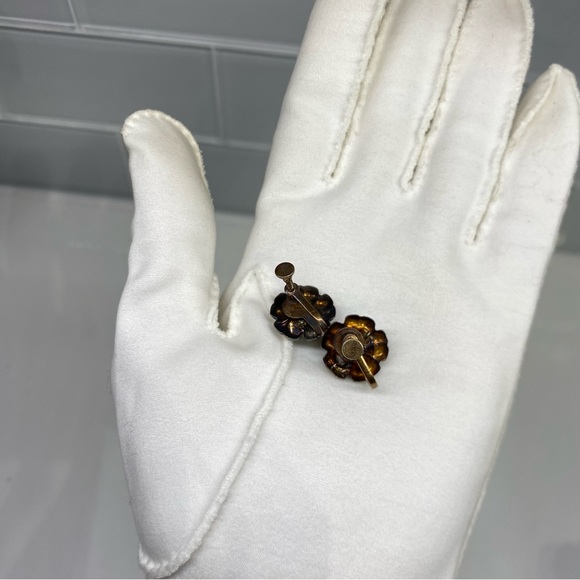 Vtg Silver Flower Screwback Earrings w Diamond Cut Green Jewel Sterling Repousse - Picture 8 of 8